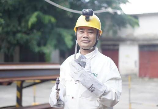 海南礦業(yè)員工李勇:全國表彰！海南礦業(yè)員工李勇榮膺全國勞動模范